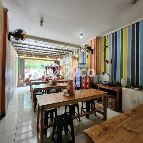Ruko Dijual di Prime Area Jakarta Barat Luas 300m2 Ruko Dijual di Prime Area Jakarta Barat Luas 300m2