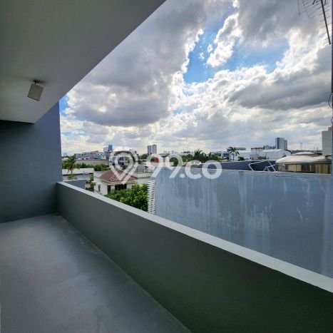 Jual Rumah Mewah Elegan Dengan View Cantik di Daan Mogot, Jakarta Barat Jual Rumah Mewah Elegan Dengan View Cantik di Daan Mogot, Jakarta Barat