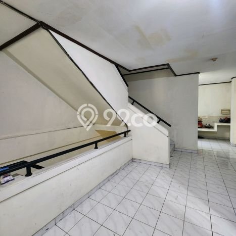 Ruko Bagus Dijual LB 200m2 Lokasi Strategis Jakarta Barat Area Cocok untuk Berbisnis Ruko Bagus Dijual LB 200m2 Lokasi Strategis Jakarta Barat Area Cocok untuk Berbisnis