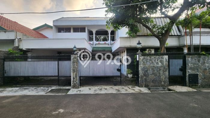 Jual Rumah Luas Elegan Dengan View Eksklusif di Cipinang, Jakarta Timur Jual Rumah Luas Elegan Dengan View Eksklusif di Cipinang, Jakarta Timur