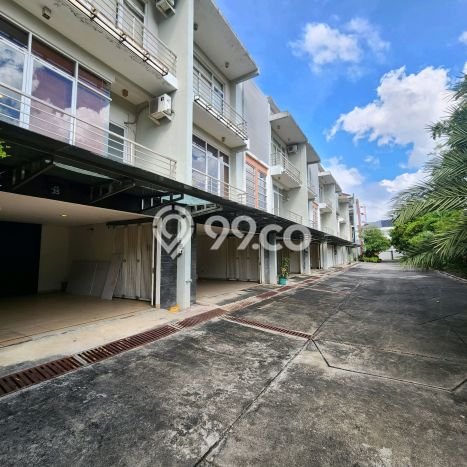 Jual Rumah Mewah Elegan Dengan View Cantik di Daan Mogot, Jakarta Barat Jual Rumah Mewah Elegan Dengan View Cantik di Daan Mogot, Jakarta Barat