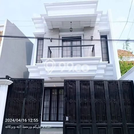 Rumah Luxury Modern Tanpa Renovasi di Pejaten Jakarta Selatan Rumah Luxury Modern Tanpa Renovasi di Pejaten Jakarta Selatan