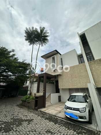 Rumah Mewah Siap Huni LT 182m2 di Cilandak, Jakarta Selatan Rumah Mewah Siap Huni LT 182m2 di Cilandak, Jakarta Selatan