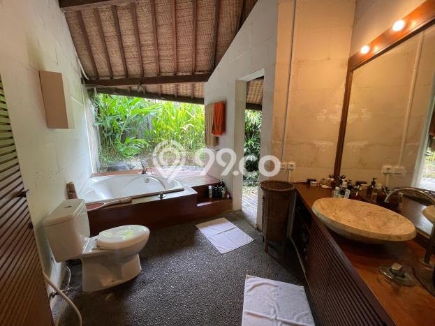 Ready to Use! Premium House LT 896m2 Desain Modern di Kerobokan Ready to Use! Premium House LT 896m2 Desain Modern di Kerobokan