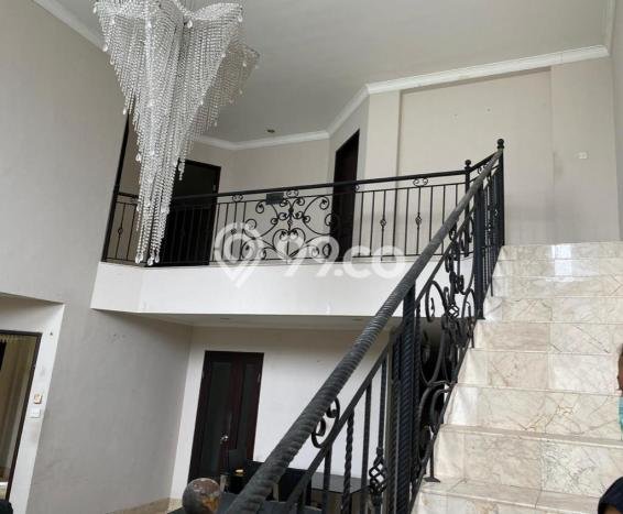 Rumah di Kerobokan Kaja, Badung, Luas 240m² Bangunan 456m² Rumah di Kerobokan Kaja, Badung, Luas 240m² Bangunan 456m²