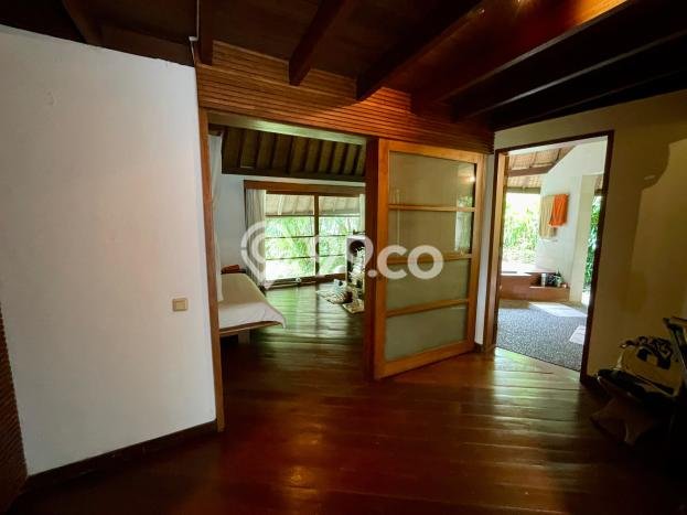 Ready to Use! Premium House LT 896m2 Desain Modern di Kerobokan Ready to Use! Premium House LT 896m2 Desain Modern di Kerobokan