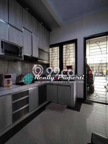 Rumah Mewah Akses Strategis di Bekasi Semi Furnished Rumah Mewah Akses Strategis di Bekasi Semi Furnished