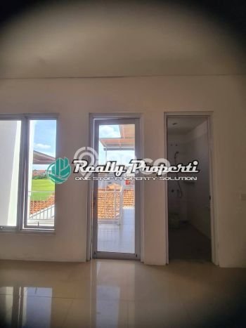 Disewakan Rumah Konsep Modern di Cipayung Jakarta Timur dengan 4 KT Disewakan Rumah Konsep Modern di Cipayung Jakarta Timur dengan 4 KT