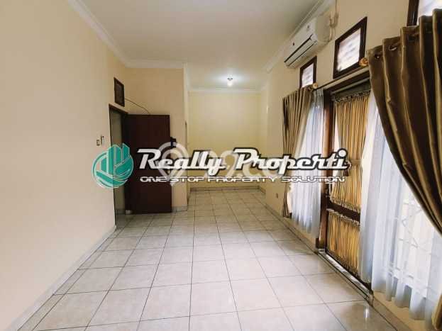 Rumah di Jati Cempaka, 2 KM, Area Strategis, Luas 123m² LB 206m² Rumah di Jati Cempaka, 2 KM, Area Strategis, Luas 123m² LB 206m²