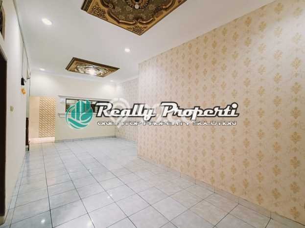 Rumah di Jati Cempaka, 2 KM, Area Strategis, Luas 123m² LB 206m² Rumah di Jati Cempaka, 2 KM, Area Strategis, Luas 123m² LB 206m²