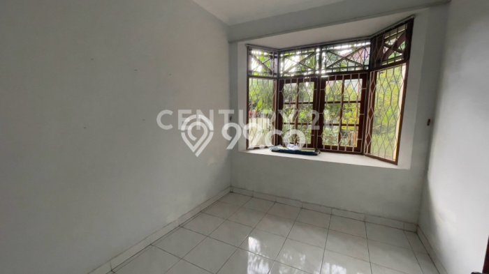 Rumah Mewah Dijual LT 220m2 di Cinere, Depok Rumah Mewah Dijual LT 220m2 di Cinere, Depok