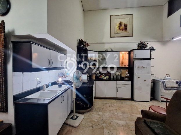 Disewakan! Rumah 3 Kamar Tidur &
3 Kamar Mandi di Pondok Indah, Jakarta Selatan Disewakan! Rumah 3 Kamar Tidur &
3 Kamar Mandi di Pondok Indah, Jakarta Selatan