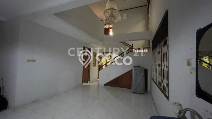 Rumah Mewah Dijual LT 220m2 di Cinere, Depok Rumah Mewah Dijual LT 220m2 di Cinere, Depok