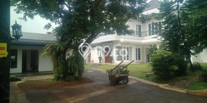 Rumah Mewah LB 430m2 Siap Huni Desain Elegan di Pangkalan Jati, Depok Rumah Mewah LB 430m2 Siap Huni Desain Elegan di Pangkalan Jati, Depok