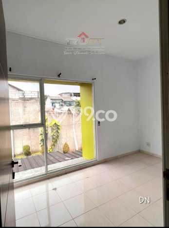 Rumah Modern 3 KT di Bintaro Tangerang Selatan Semi Furnished Rumah Modern 3 KT di Bintaro Tangerang Selatan Semi Furnished