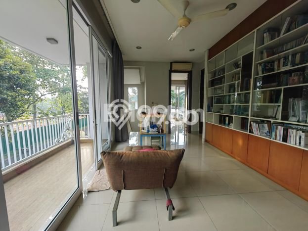 Rumah Mewah LB 289m2 Siap Huni Desain Elegan di Lippo Karawaci, Tangerang Rumah Mewah LB 289m2 Siap Huni Desain Elegan di Lippo Karawaci, Tangerang