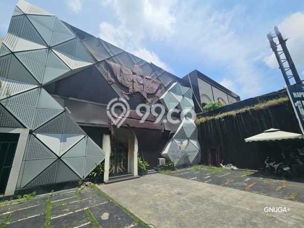 Sewa Rumah Nyaman LT 600m2 / LB 450m2 di Manyar, Surabaya Sewa Rumah Nyaman LT 600m2 / LB 450m2 di Manyar, Surabaya