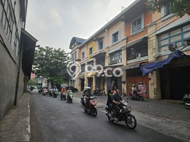 Unit Ruko Dijual di Surabaya LT 75m2 & LB 225m2 Unit Ruko Dijual di Surabaya LT 75m2 & LB 225m2