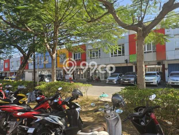 Area Ramai! Ruko Dijual di Kebomas untuk Bisnis Luas Bangunan 180m2 Area Ramai! Ruko Dijual di Kebomas untuk Bisnis Luas Bangunan 180m2