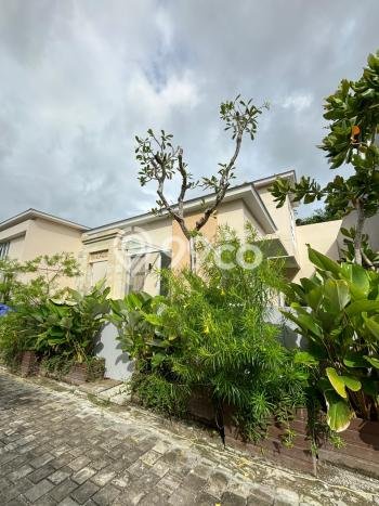 Tempat Ideal! Vila Kawasan , Luas 200m2m², Area Nyaman dan tenang Tempat Ideal! Vila Kawasan , Luas 200m2m², Area Nyaman dan tenang