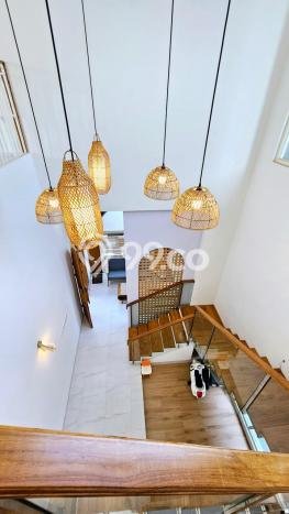 Rumah Luxury Modern Tanpa Renovasi di Kebonsari Surabaya Rumah Luxury Modern Tanpa Renovasi di Kebonsari Surabaya