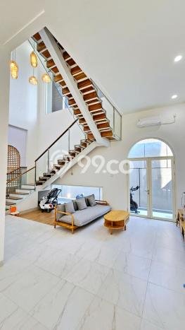 Rumah Luxury Modern Tanpa Renovasi di Kebonsari Surabaya Rumah Luxury Modern Tanpa Renovasi di Kebonsari Surabaya