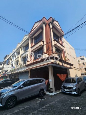 Unit Ruko disewakan di Waru Sidoarjo dengan LT 75m2 / LB 255m2 Unit Ruko disewakan di Waru Sidoarjo dengan LT 75m2 / LB 255m2