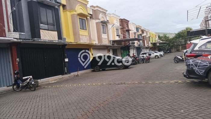 Unit Ruko Paling Strategis di Waru Sidoarjo dengan LB 120m2 Unit Ruko Paling Strategis di Waru Sidoarjo dengan LB 120m2