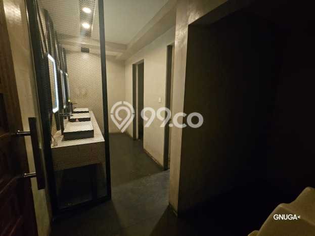 Sewa Rumah Nyaman LT 600m2 / LB 450m2 di Manyar, Surabaya Sewa Rumah Nyaman LT 600m2 / LB 450m2 di Manyar, Surabaya