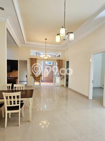 Ready to Use! Premium House LT 217m2 Desain Elegan di Raya A Yani Ready to Use! Premium House LT 217m2 Desain Elegan di Raya A Yani