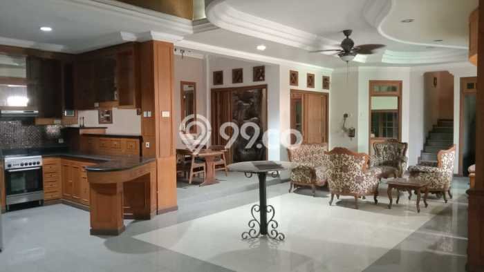 For Sale Rumah Mewah Exclusive di Rungkut, Surabaya For Sale Rumah Mewah Exclusive di Rungkut, Surabaya