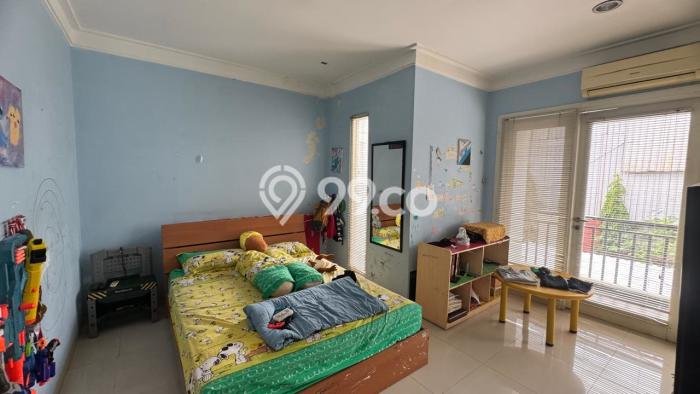 Dijual Rumah Luas Megah Dengan View Eksklusif di Ketintang, Surabaya Dijual Rumah Luas Megah Dengan View Eksklusif di Ketintang, Surabaya