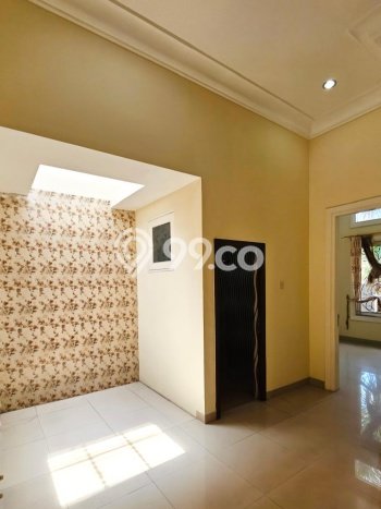 Ready to Use! Premium House LT 217m2 Desain Elegan di Raya A Yani Ready to Use! Premium House LT 217m2 Desain Elegan di Raya A Yani