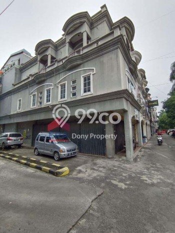 Ruko Dijual di Prime Area Jakarta Barat Luas 240m2 Ruko Dijual di Prime Area Jakarta Barat Luas 240m2