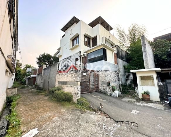Siap Huni Hunian Elit 11 Kamar di Cilandak Dekat ke Mana Pun Siap Huni Hunian Elit 11 Kamar di Cilandak Dekat ke Mana Pun