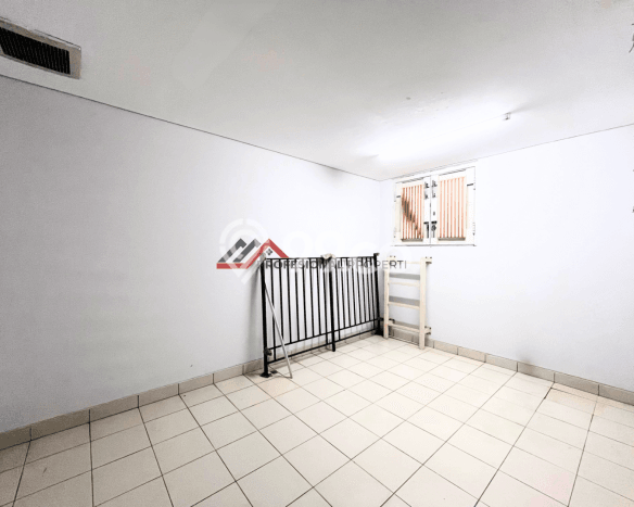 Rumah Elit Modern Tanpa Renovasi di Lebak Bulus Jakarta Selatan Rumah Elit Modern Tanpa Renovasi di Lebak Bulus Jakarta Selatan