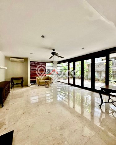 Hunian Mewah LB 240m2 Siap Pakai Desain Elegan di Kemang, Jakarta Selatan Hunian Mewah LB 240m2 Siap Pakai Desain Elegan di Kemang, Jakarta Selatan