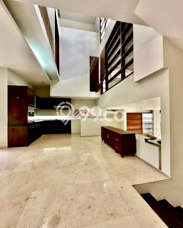 Hunian Mewah LB 240m2 Siap Pakai Desain Elegan di Kemang, Jakarta Selatan Hunian Mewah LB 240m2 Siap Pakai Desain Elegan di Kemang, Jakarta Selatan