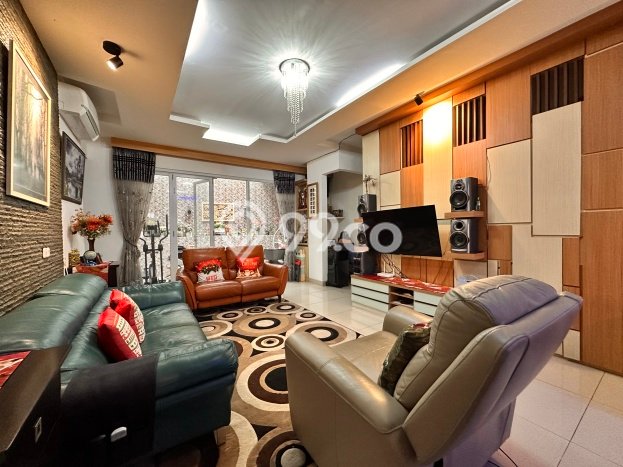 Jual Rumah Luas Megah Dengan View Cantik di Pondok Labu, Jakarta Selatan Jual Rumah Luas Megah Dengan View Cantik di Pondok Labu, Jakarta Selatan