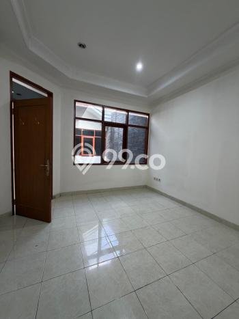 Jarang Ada! Rumah Sewa 4 Kamar Bagus Siap Huni Singgasana Jarang Ada! Rumah Sewa 4 Kamar Bagus Siap Huni Singgasana