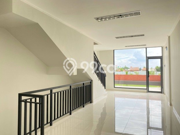 Disewakan Ruko di Kawasan Ramai Summarecon Bandung Luas 67m2 Disewakan Ruko di Kawasan Ramai Summarecon Bandung Luas 67m2