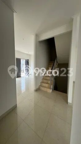 Rumah Luxury Modern Tanpa Renovasi di Golf Island Jakarta Utara Rumah Luxury Modern Tanpa Renovasi di Golf Island Jakarta Utara