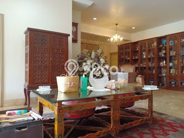 Ready to Use! Luxury House LT 793m2 Desain Elegan di Kemang Ready to Use! Luxury House LT 793m2 Desain Elegan di Kemang