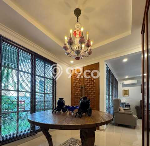 Hunian Elit LB 200m2 Siap Huni Desain Elegan di Bintaro, Tangerang Selatan Hunian Elit LB 200m2 Siap Huni Desain Elegan di Bintaro, Tangerang Selatan
