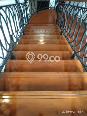 Ruko Disewa di Tangerang Selatan dengan LB 232m2 Area Komersial Ramai Ruko Disewa di Tangerang Selatan dengan LB 232m2 Area Komersial Ramai