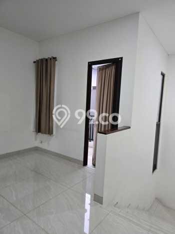 Rumah Lingkungan Nyaman kawasan , Tangerang, LT 160m2m² LB 240m2m² Rumah Lingkungan Nyaman kawasan , Tangerang, LT 160m2m² LB 240m2m²