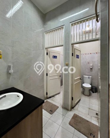 Unit Kantor Dijual di Jakarta Selatan LT 975m2 & LB 786m2 Unit Kantor Dijual di Jakarta Selatan LT 975m2 & LB 786m2