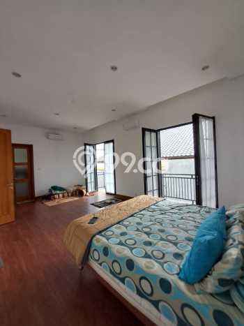 Rumah Nyaman di Gajah Mungkur, Semarang, Luas 715m² LB 380m² Rumah Nyaman di Gajah Mungkur, Semarang, Luas 715m² LB 380m²