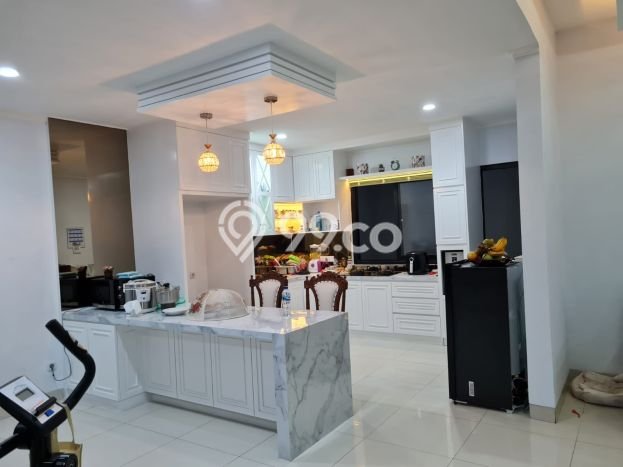 Ready to Use! Luxury House LT 255m2 Desain Modern di Cibubur Ready to Use! Luxury House LT 255m2 Desain Modern di Cibubur