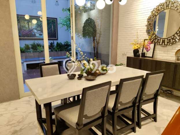 Rumah Elit LB 300m2 Siap Huni Desain Elegan di Surabaya Kota, Surabaya Rumah Elit LB 300m2 Siap Huni Desain Elegan di Surabaya Kota, Surabaya